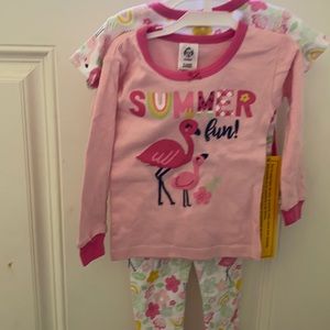 4 piece little girl pajamas.